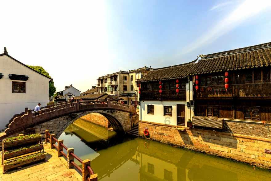 幼儿园老师“滑行”记录小朋友的笑容 运镜丝滑