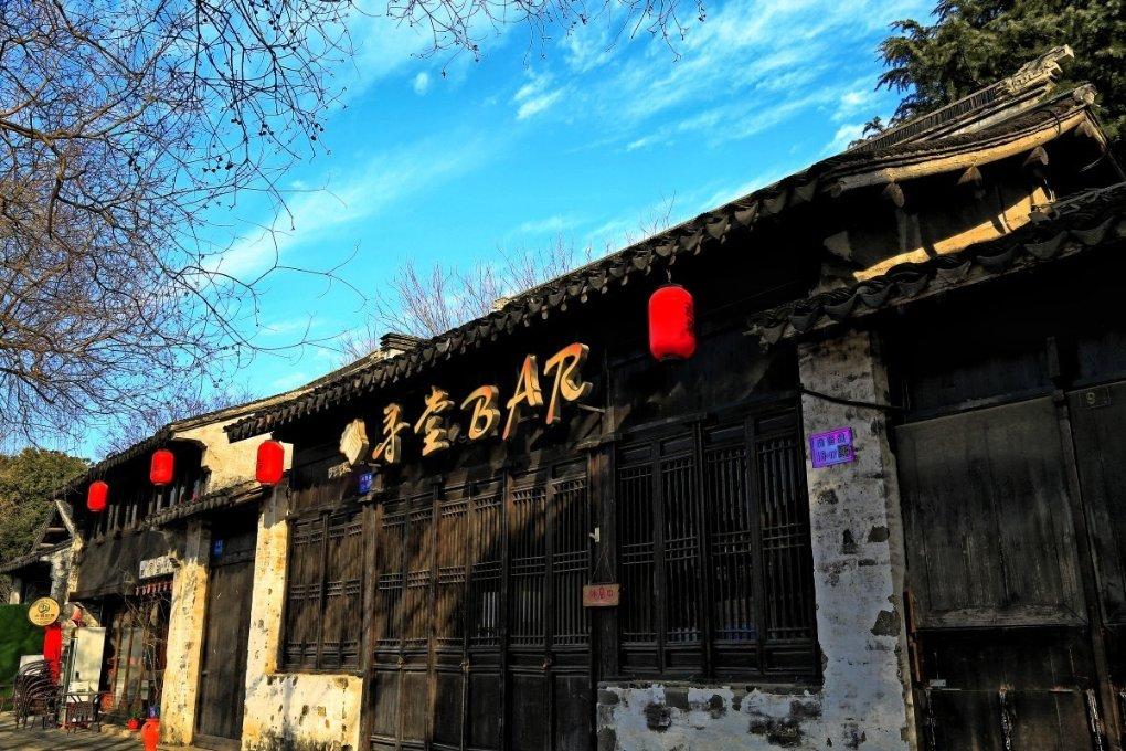 春运首日,乘警与旅客深情合唱《如愿》,现场氛围直接拉满